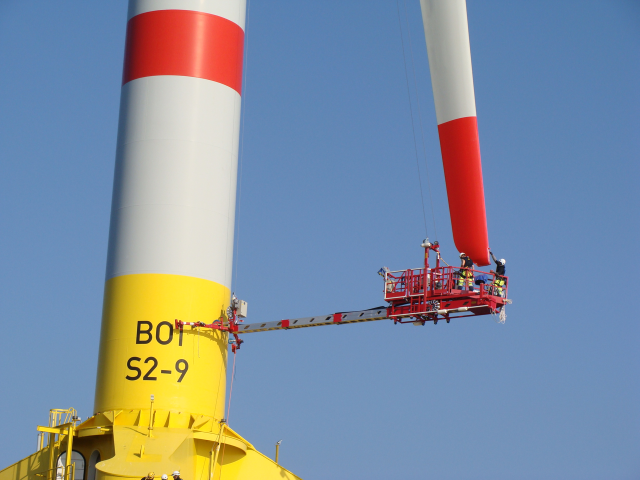 Käufer hat eine speziell für den Offshore-Einsatz konzipierte, TÜV-geprüfte Befahranlage entwickelt.