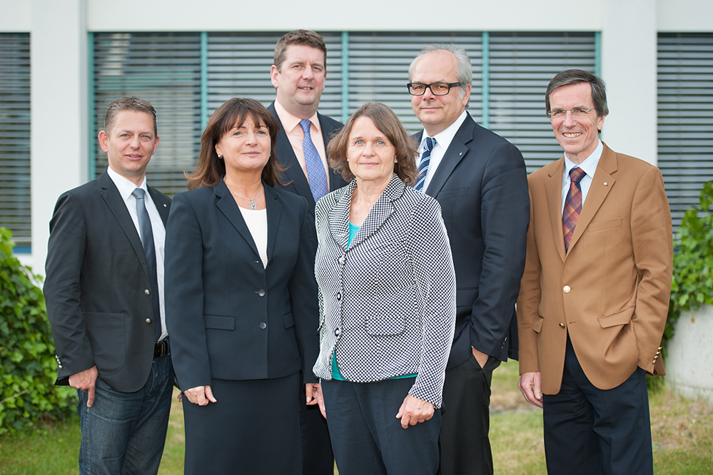 Vorstand KMU-Beraterverband v.l.: Wegner,Rauthe-Reichenbach, Thier, Kolb-Telieps, Feuerherdt, Sander Vorstand KMU-Beraterverband v.l.: Wegner,Rauthe-Reichenbach, Thier, Kolb-Telieps, Feuerherdt, Sander