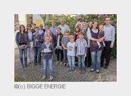 Die Finalisten des Energiemomente-Wettbewerbs freuten sich bei Bigge Energieüber ihre Preise. (Bildq Die Finalisten des Energiemomente-Wettbewerbs freuten sich bei Bigge Energieüber ihre Preise. (Bildq