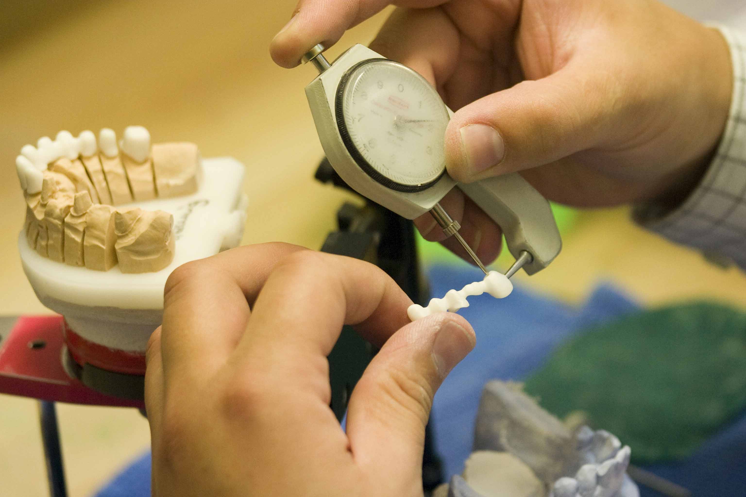 Patienten-Gewinnung mit Best-Price-Dent: Preiswerter Zahnersatz Made in Germany steigert die Gewinne