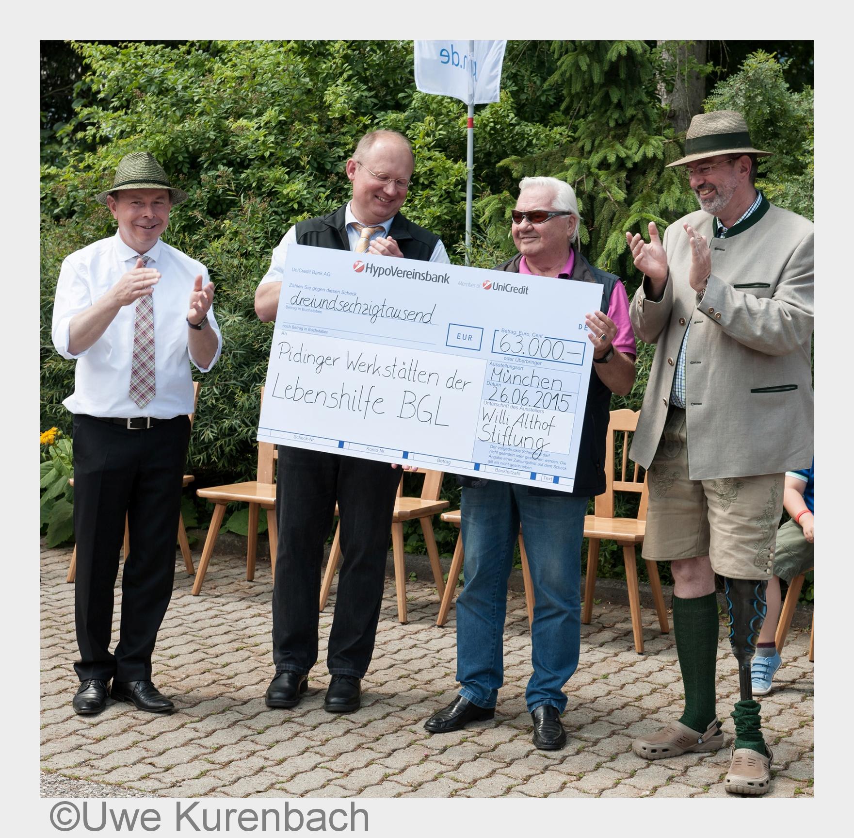 Scheck-Übergabe anlässlich 12. EdelweißClassic an die Pidinger Werkstätten der Lebenshilfe BGL. (Bil Scheck-Übergabe anlässlich 12. EdelweißClassic an die Pidinger Werkstätten der Lebenshilfe BGL. (Bil