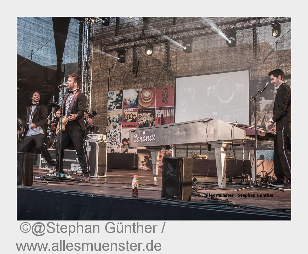 Stand-Up-Pop der Band De Coronas begeisterte auf dem Hafenfest in Münster (Bildquelle: @Stephan Günt Stand-Up-Pop der Band De Coronas begeisterte auf dem Hafenfest in Münster (Bildquelle: @Stephan Günt