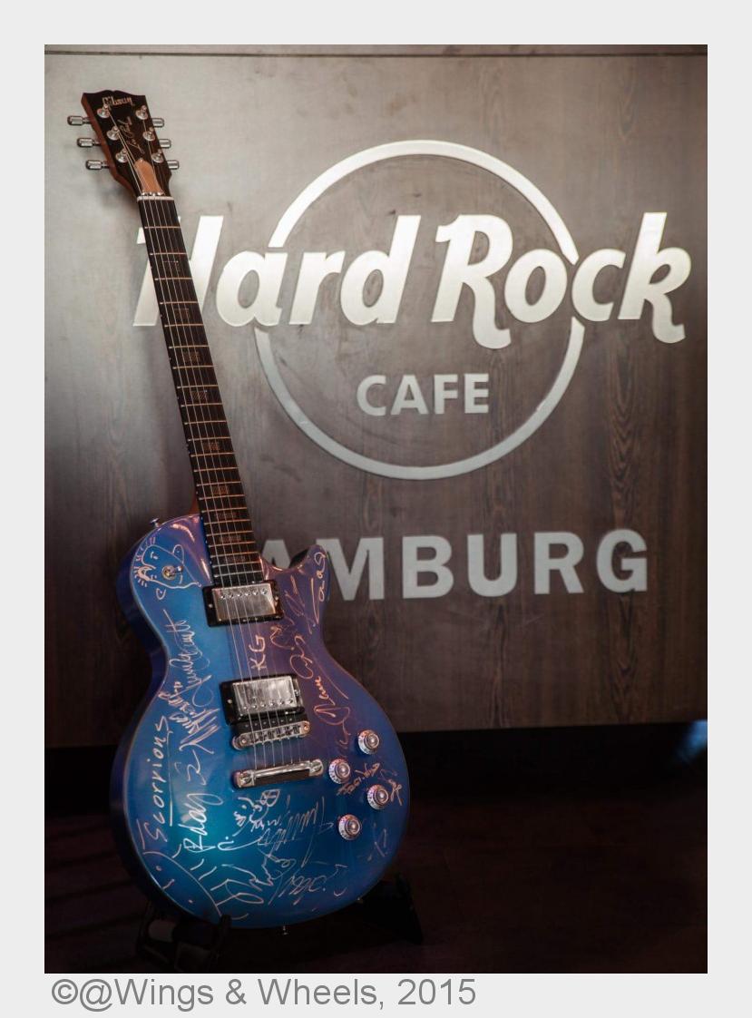 Wings& Wheels-Aktion auf Ebay: eine von Prominenten signierte Gitarre (Bildquelle: @Wings& W Wings& Wheels-Aktion auf Ebay: eine von Prominenten signierte Gitarre (Bildquelle: @Wings& W