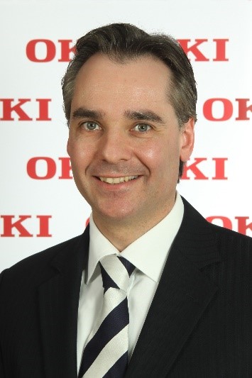 Michael Goltz, Senior Manager Distribution bei OKI, begrüßt api als neuen Distributor Michael Goltz, Senior Manager Distribution bei OKI, begrüßt api als neuen Distributor