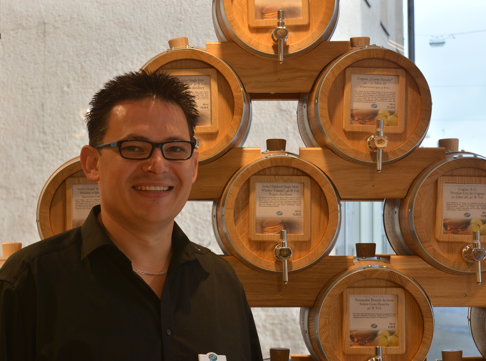 Marco Rehm starte seine neue Karriere als Franchise-Partner bei VOM FASS in Dillingen Marco Rehm starte seine neue Karriere als Franchise-Partner bei VOM FASS in Dillingen