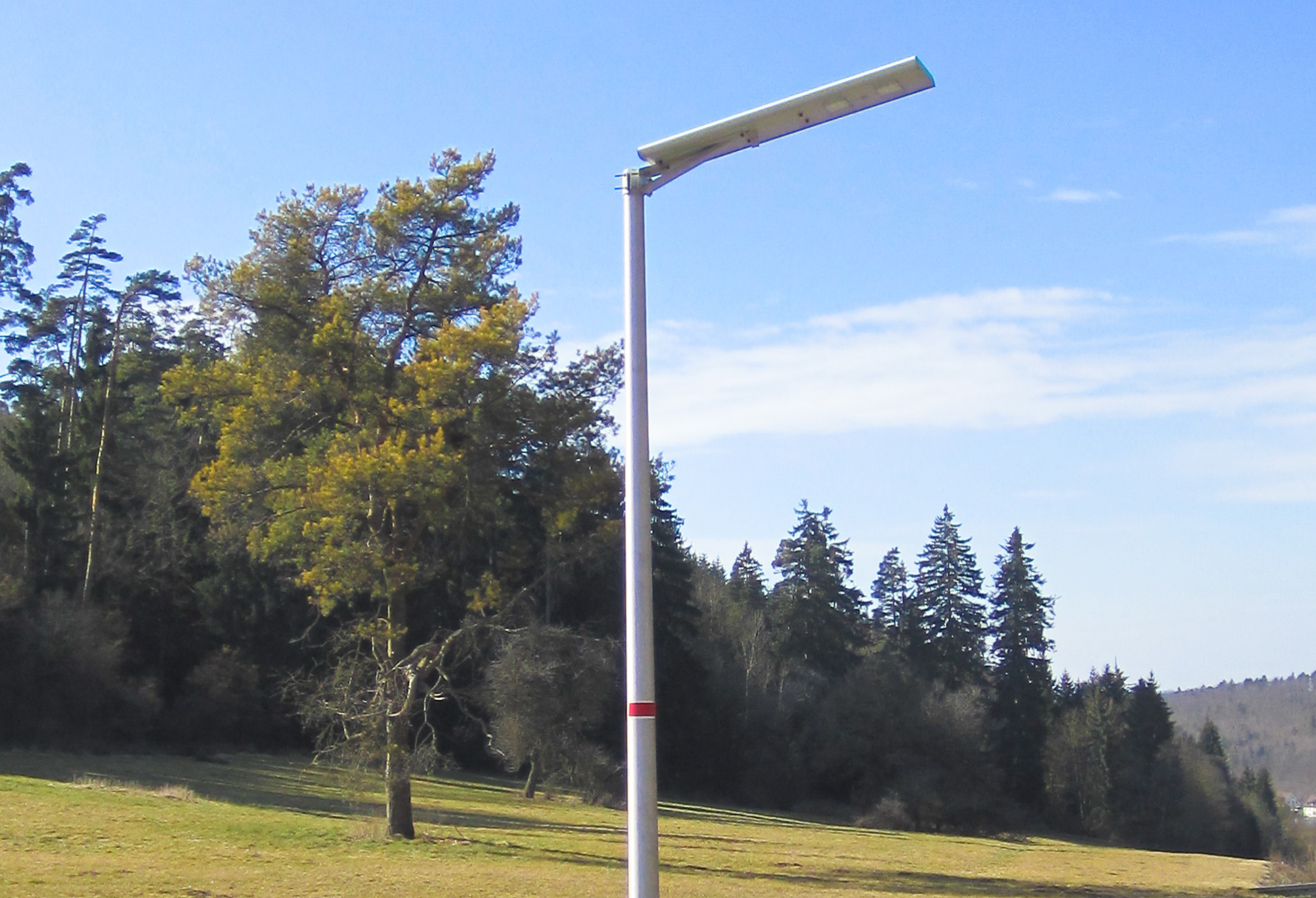 Bis zu 100 Leuchtstunden schafft die EcoXSolar von euroLighting bei nur einem Tag Aufladezeit.