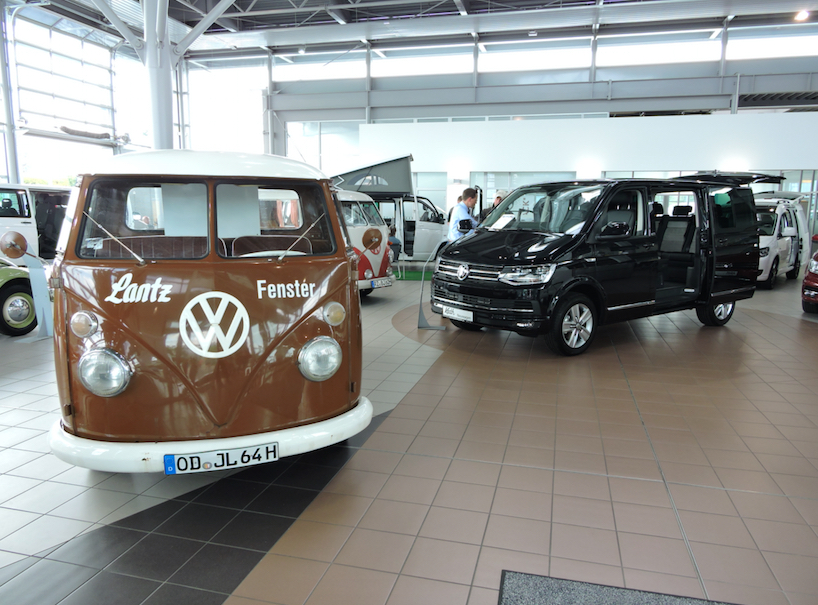 Große Doppelpräsentation und Oldtimer-Show des Caddy und T6 bei Kath in Hamburg