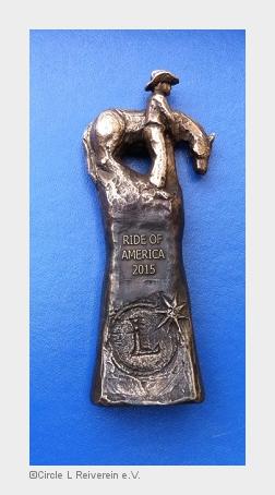 Wertvolle individuell gestaltete Fairness-Trophy 2015 auf dem 25. Ride of America (Bildquelle: Circl