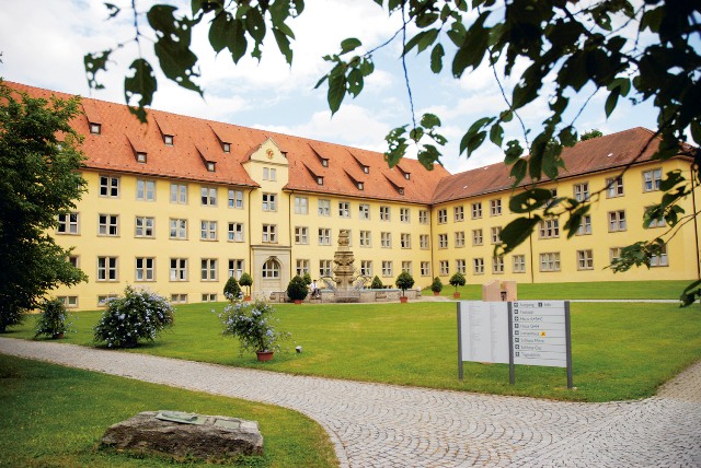 Hauptgebäude des Klinikums SchloßWinnenden