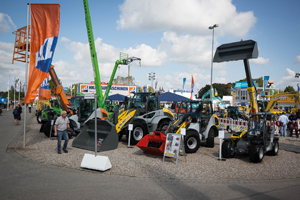 NordBau 2015: HKL zeigt Baumaschinen, Baugeräte, Raumsysteme, Kommunnaltechnik und Fahrzeuge. NordBau 2015: HKL zeigt Baumaschinen, Baugeräte, Raumsysteme, Kommunnaltechnik und Fahrzeuge.