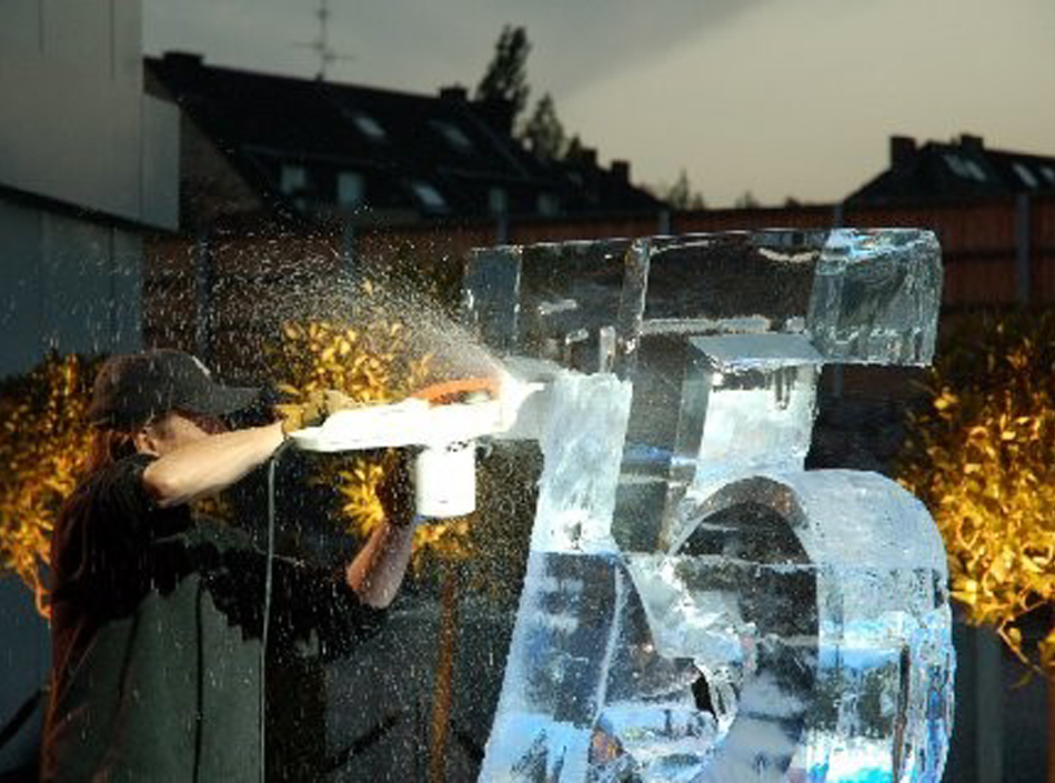 Eisskulpturen selbst designen - Erfrischendes Teambuilding zur Sommerzeit Eisskulpturen selbst designen - Erfrischendes Teambuilding zur Sommerzeit
