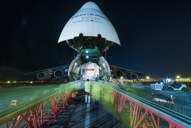EUTELSAT 8 West B wird verladen EUTELSAT 8 West B wird verladen