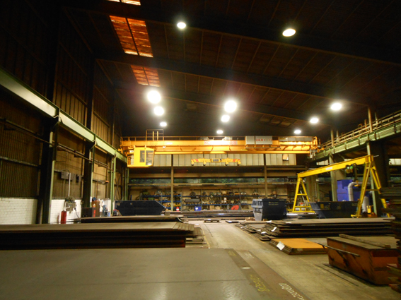 Produktionshalle Jebens Stahlbau mit energieeffizienten LED-Leuchten der Deutschen Lichtmiete