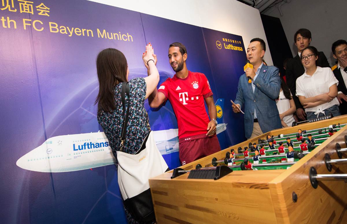 Lufthansa Meet and Greet mit Bayern München_Medhi Benatia Lufthansa Meet and Greet mit Bayern München_Medhi Benatia