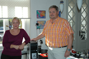 Günter Sahner übergab den gespendeten Wortmann Terra Business-PC an Sabine Wollin, Verwaltungsleiter Günter Sahner übergab den gespendeten Wortmann Terra Business-PC an Sabine Wollin, Verwaltungsleiter