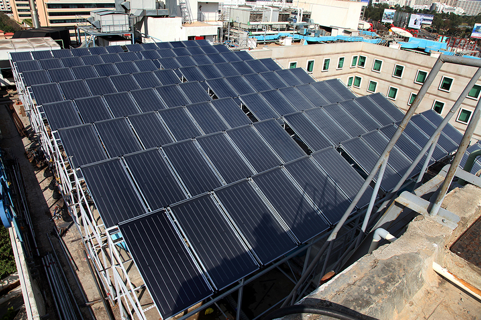 Warmwasser fürs Hotel - 100 Solarthermie-Kollektoren