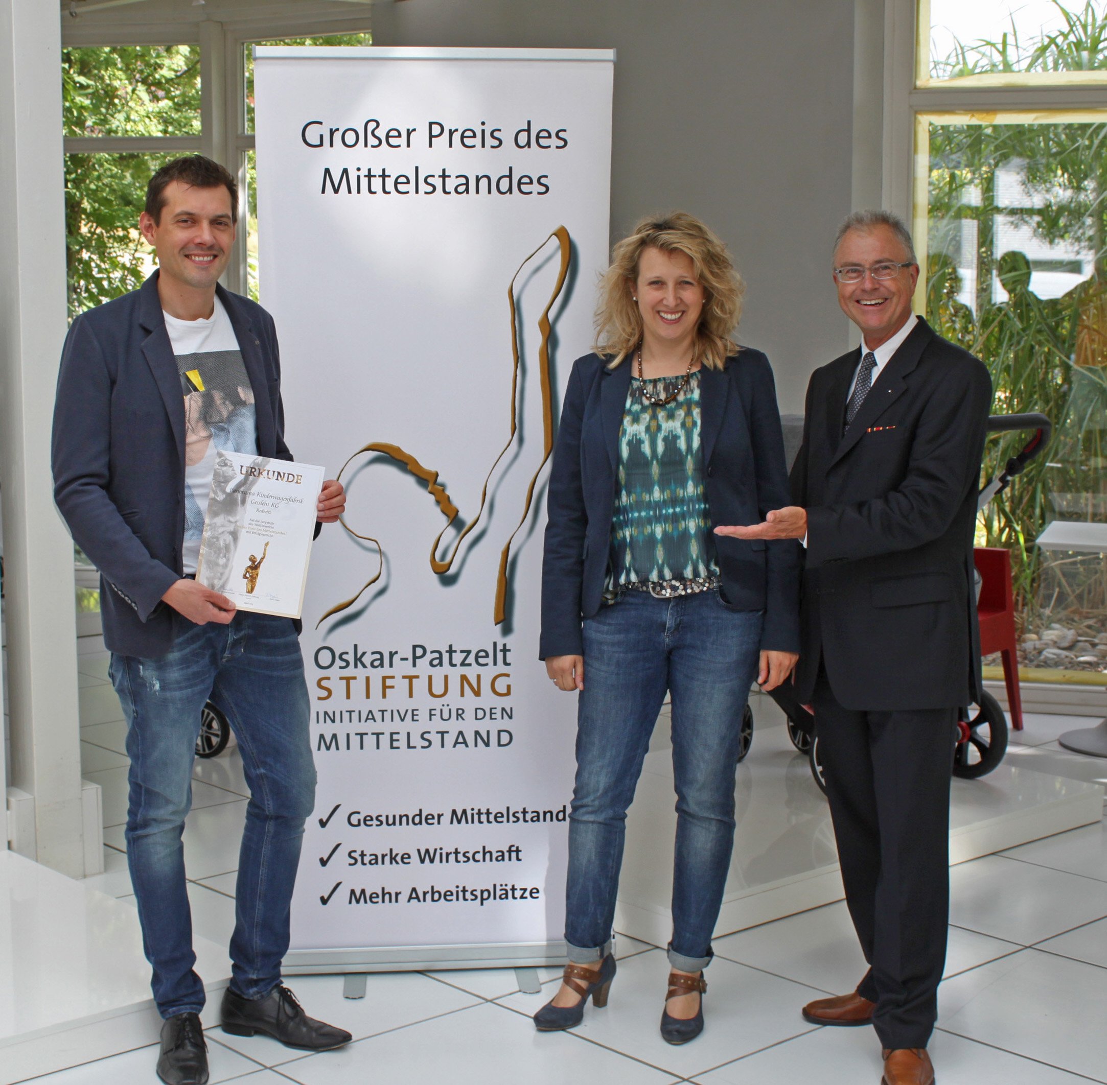 Die Gesslein-Geschäftsführer Jeannine Merkl und Alexander Popp nahmen die Urkunde entgegen. Die Gesslein-Geschäftsführer Jeannine Merkl und Alexander Popp nahmen die Urkunde entgegen.