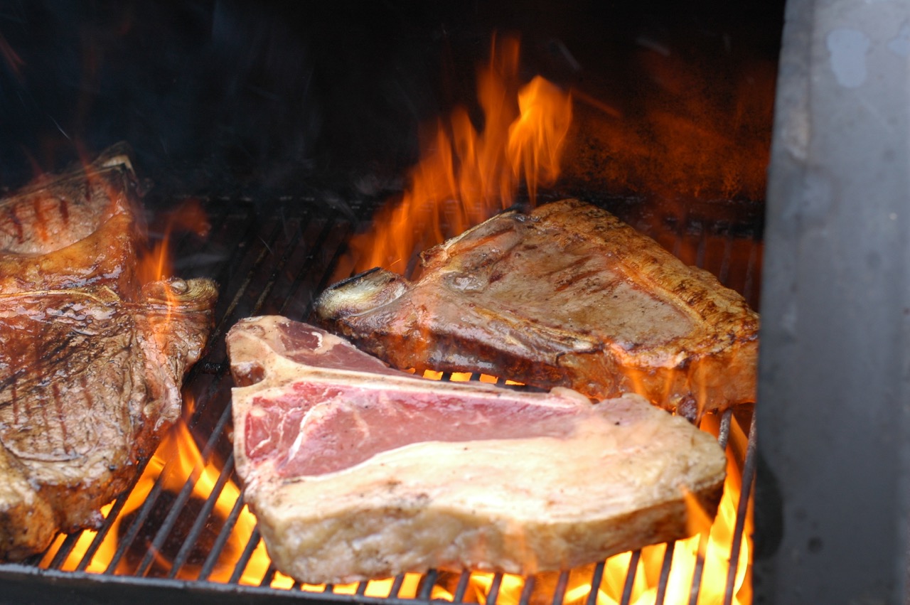 Angus T-Bone Steak im Oklahoma Joe Smoker Angus T-Bone Steak im Oklahoma Joe Smoker