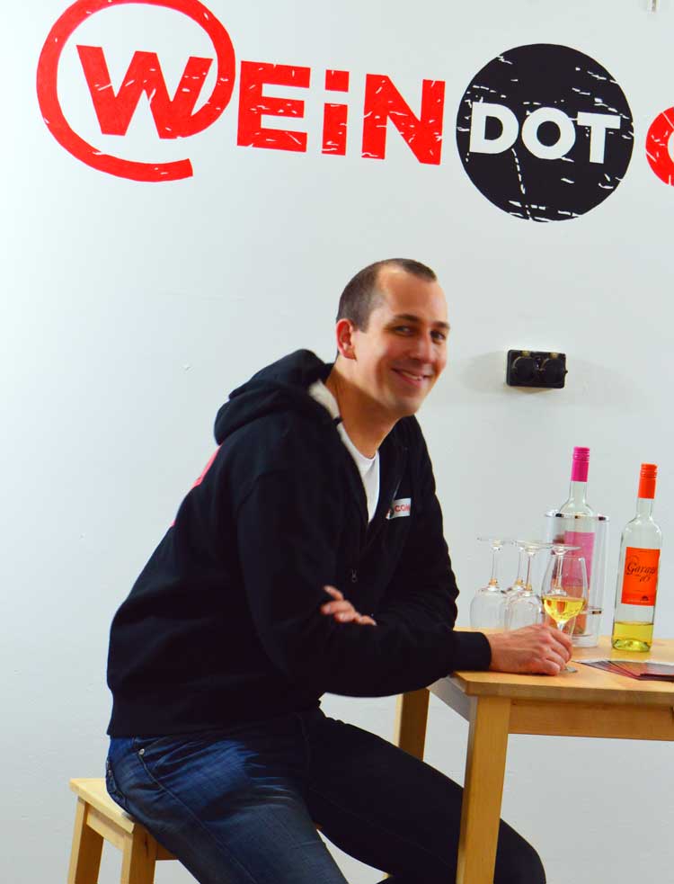 WEiNDOTCOM Gründer Florian Janek wie immer lässig und leger! WEiNDOTCOM Gründer Florian Janek wie immer lässig und leger!