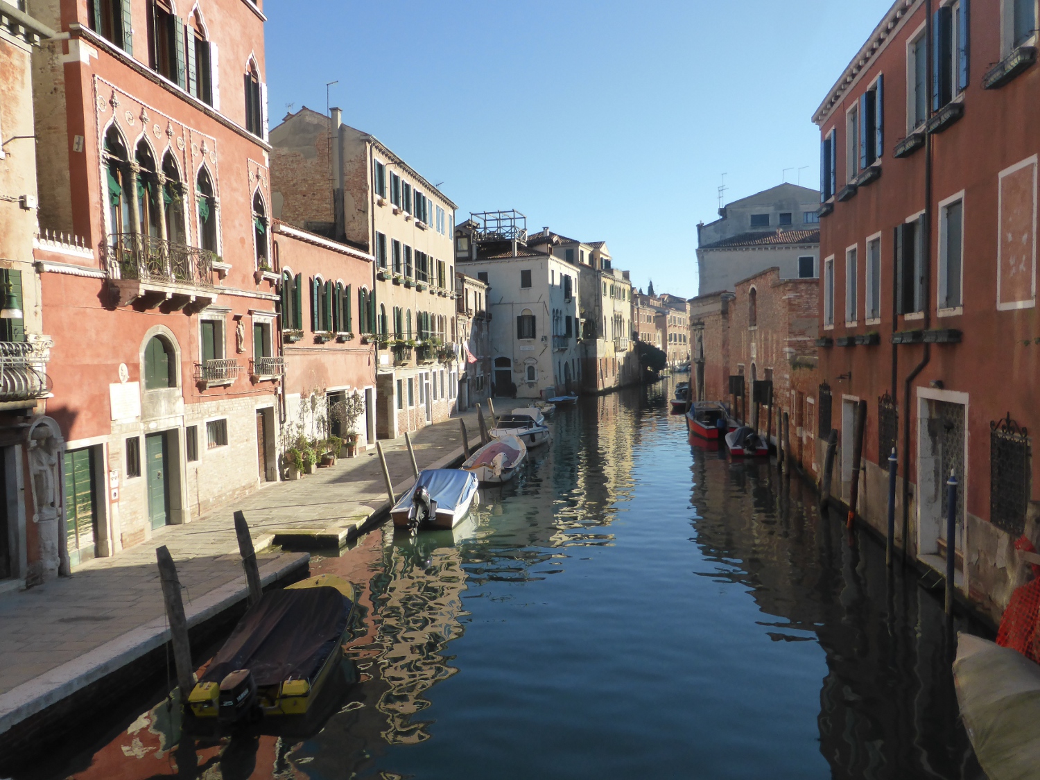 Cannaregio, Stadtviertel in Venedig: Alles ist möglich, Sonne, Nebel, Acqua Alta (Hochwasser)... Cannaregio, Stadtviertel in Venedig: Alles ist möglich, Sonne, Nebel, Acqua Alta (Hochwasser)...