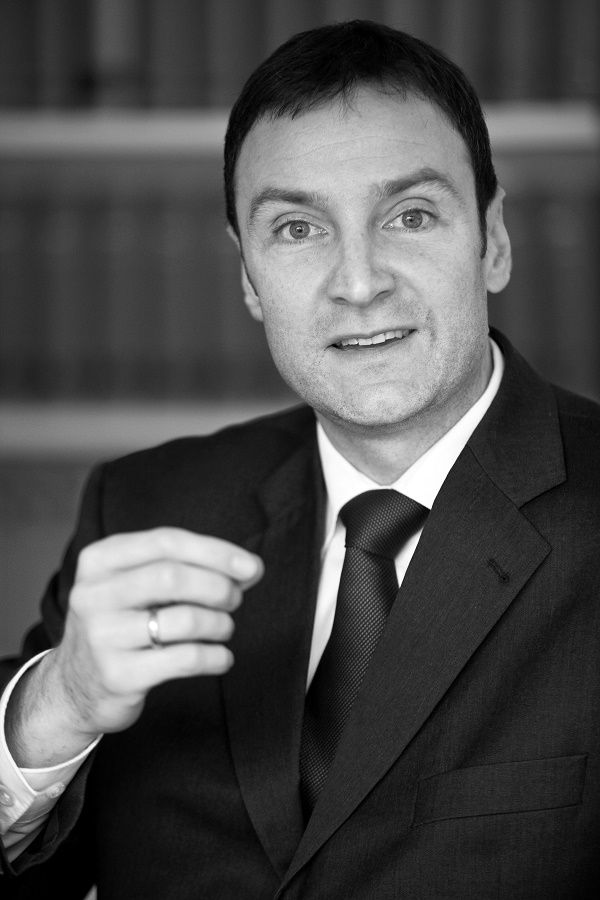 Dr. Marius Breucker Dr. Marius Breucker