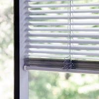 Jalousie im Isolierglas mit warmer Kante