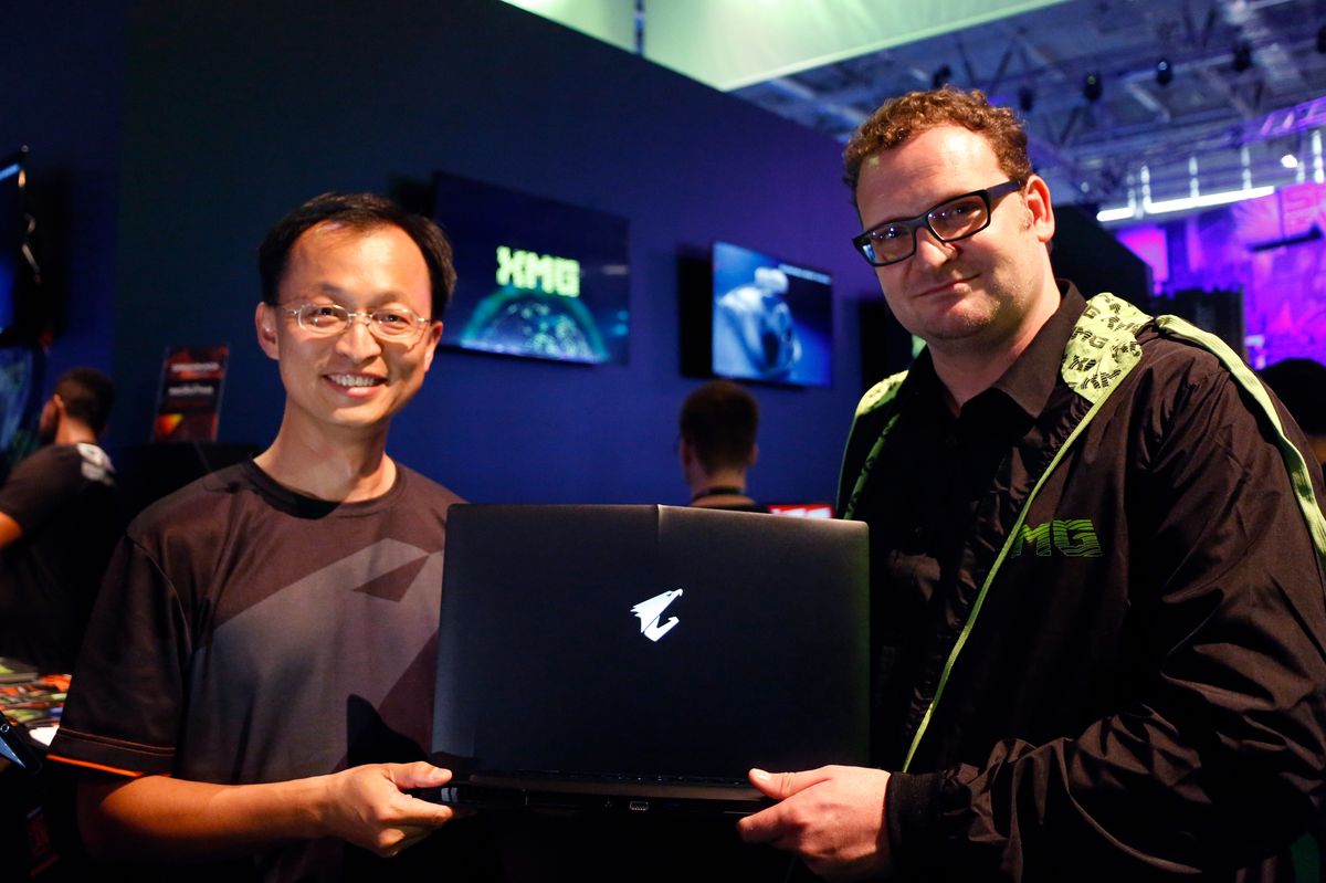 Vincent Lui (Director sales division AORUS) und Robert Schenker (CEO Schenker Technologies; rechts) Vincent Lui (Director sales division AORUS) und Robert Schenker (CEO Schenker Technologies; rechts)