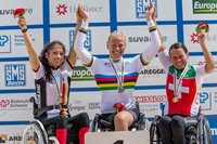 Siegerehrung: v.l.: Silke Pan, Christiane Reppe, Sandra Graf