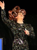 Frl. Wommy Wonder feiert 25 Jahre Bühnenpräsenz Frl. Wommy Wonder feiert 25 Jahre Bühnenpräsenz