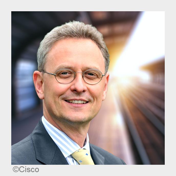 Andreas Mai von Cisco spricht auf dem carIT-Kongress 2015. (Bildquelle: Cisco)