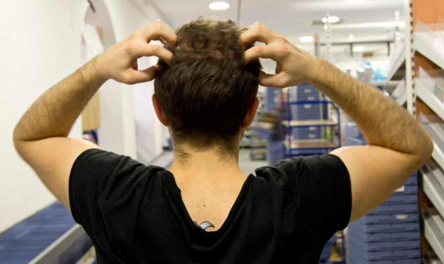 Stress oder auch das falsche Shampoo können die Kopfhaut schädigen