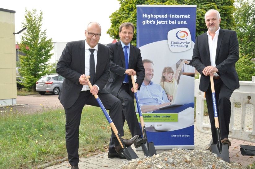 Guido Langer, Jens Bühligen und Hanjo Hölzenbein beim ersten Spatenstich des Breitbandausbaus Guido Langer, Jens Bühligen und Hanjo Hölzenbein beim ersten Spatenstich des Breitbandausbaus