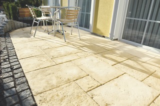 Mediterranes Flair für kleine Terrassen: Opus-Terrassenplatten-Set Mini von WESERWABEN.