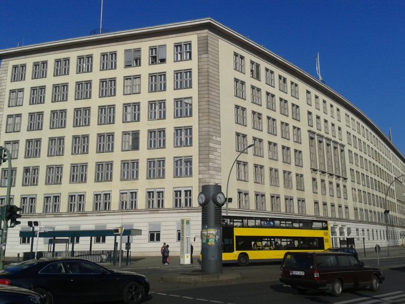 Neuer Hauptsitz der DIM-Unternehmensgruppe in der Potsdamer Straße 188 Neuer Hauptsitz der DIM-Unternehmensgruppe in der Potsdamer Straße 188