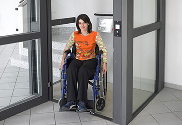Durch Senkrechtlift barrierefrei wohnen. Durch Senkrechtlift barrierefrei wohnen.