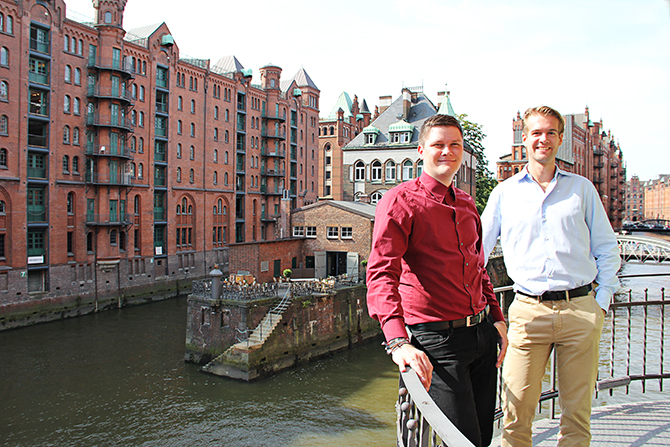 Rico Alexander (links) und Tom Harder (rechts) verstärken ab sofort das Team der komma,tec redaction