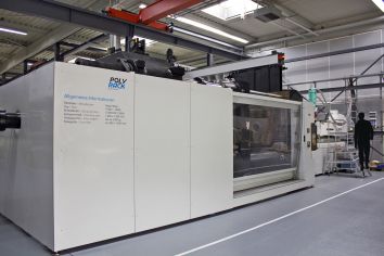 Mit der neuen Spritzgießmaschine kann RAPP Kunststofftechnik jetzt Teile bis zu einem Meter fertigen