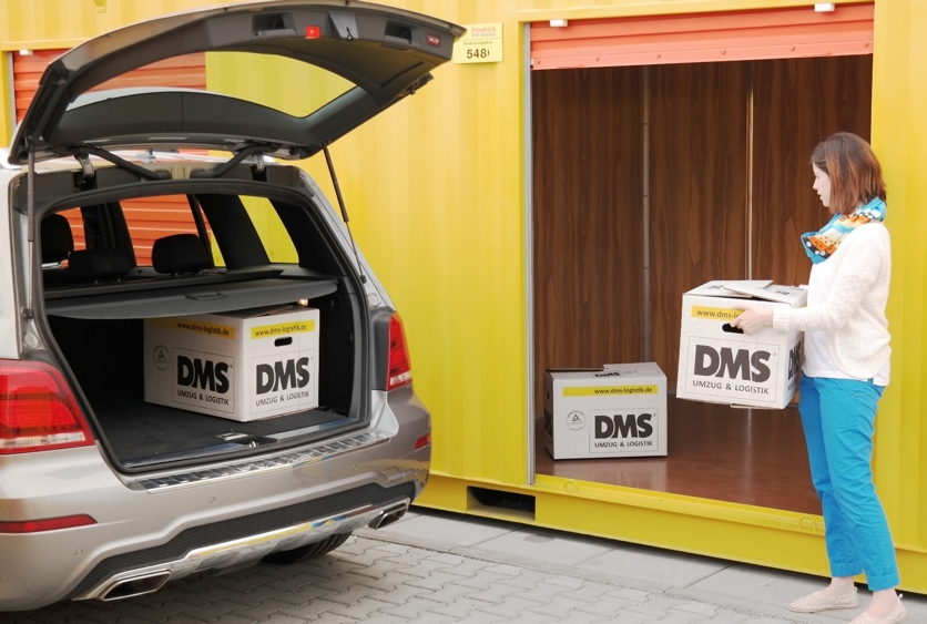 Lagerkunden können mit dem Fahrzeug bis zur Lagerbox vorfahren Lagerkunden können mit dem Fahrzeug bis zur Lagerbox vorfahren