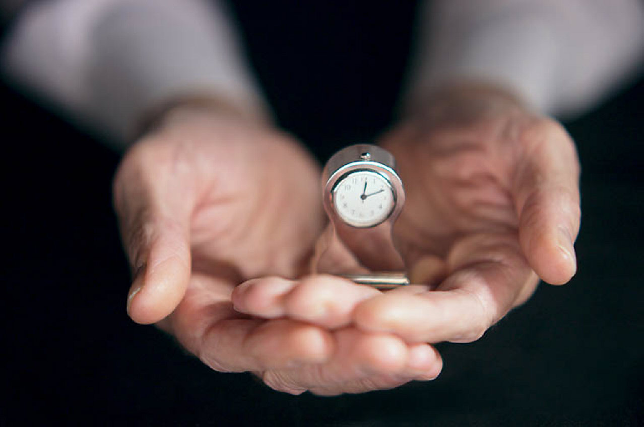 Zeit ist Geld - das gilt vor allem in der Logistik. Blaumachen und eine Pause mit dem Stapler - das 