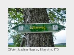 Grünes L auf weißem Grund, so präsentiert sich der Lutherweg (Bildquelle: Foto: Joachim Negwer, Bild Grünes L auf weißem Grund, so präsentiert sich der Lutherweg (Bildquelle: Foto: Joachim Negwer, Bild