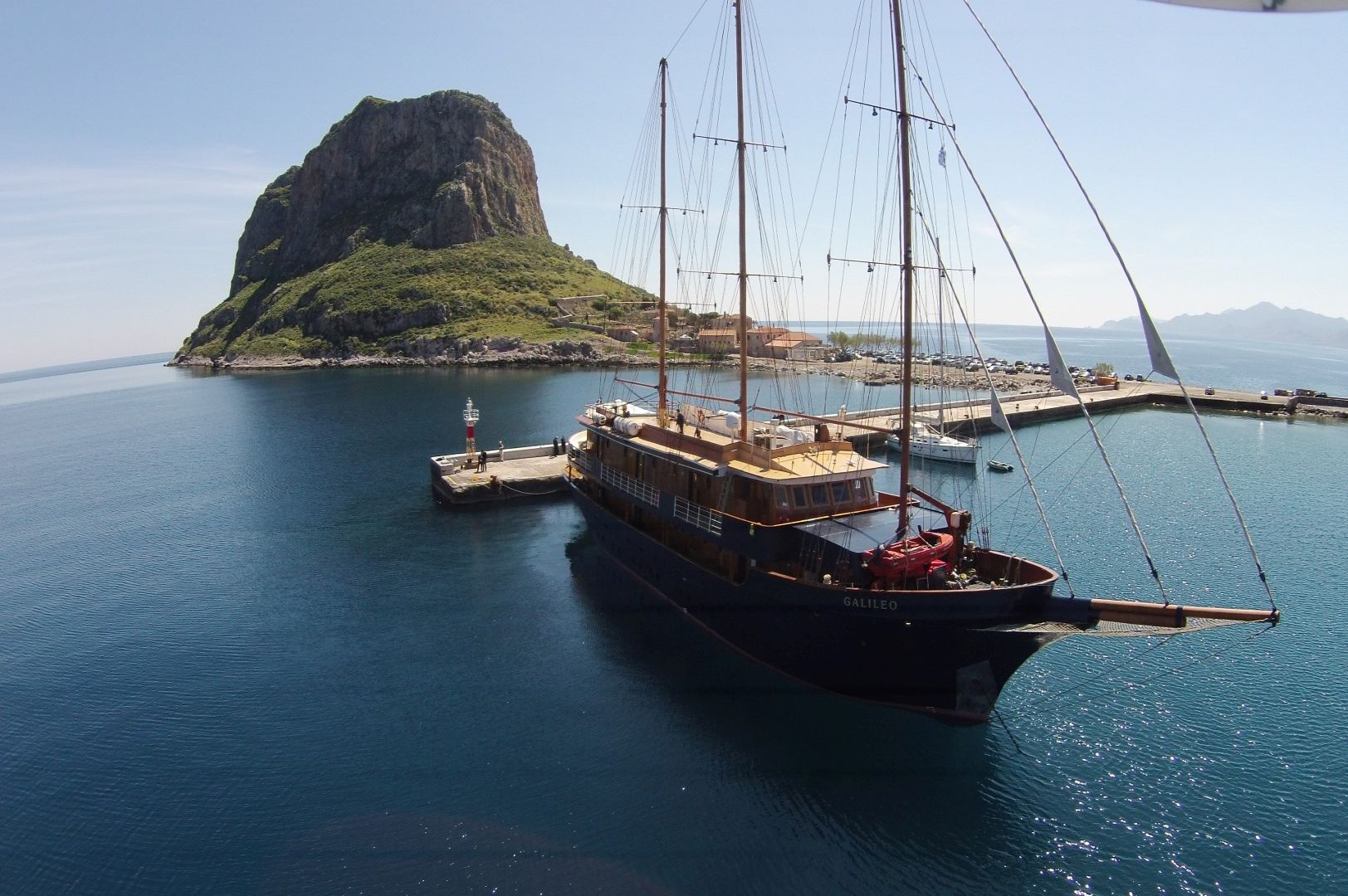 MS Galileo vor Anker