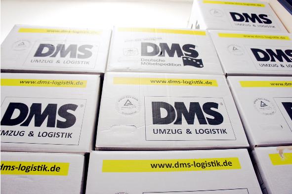 1.100 Kartons halfen dabei die Sammelstelle in Darmstadt zu organisieren 1.100 Kartons halfen dabei die Sammelstelle in Darmstadt zu organisieren