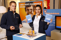 An der NKL_Rentenlotterie-Lounge (hier im Bremer Roland-Center) werden die Hubschrauberflüge verlost An der NKL_Rentenlotterie-Lounge (hier im Bremer Roland-Center) werden die Hubschrauberflüge verlost
