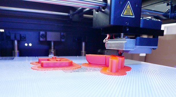 Mitmachen, Ausprobieren, Spaß haben – In der Ferienakademie der bm lernen Jugendliche wie ein 3D-Dru Mitmachen, Ausprobieren, Spaß haben – In der Ferienakademie der bm lernen Jugendliche wie ein 3D-Dru