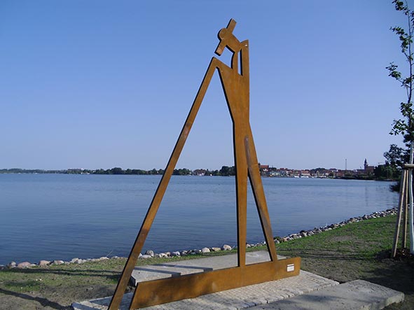 Der Flößer am Ufer der Müritz. Der Flößer am Ufer der Müritz.