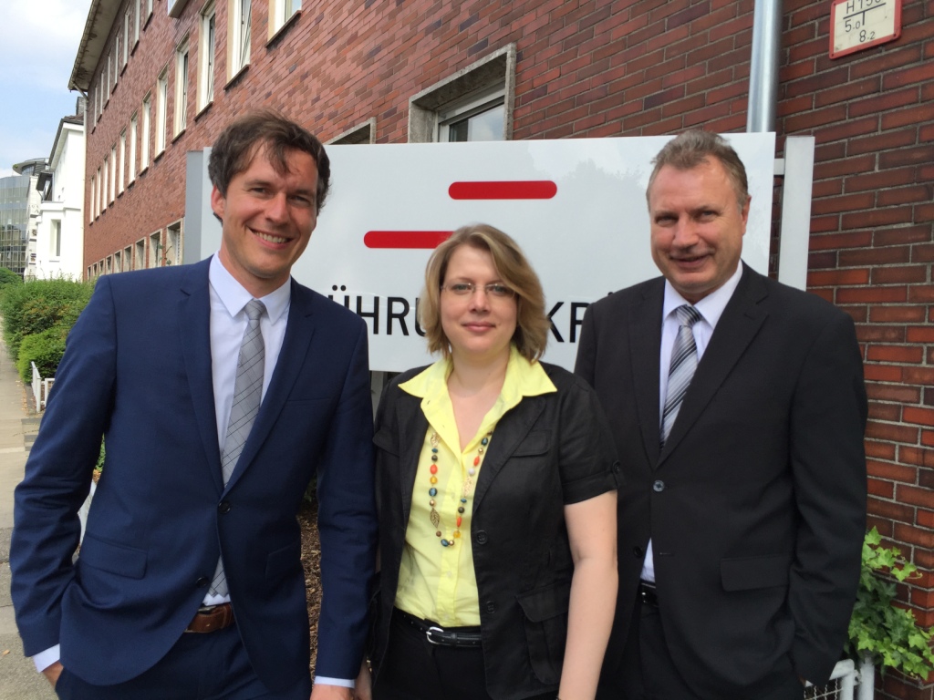 Sebastian Müller (DFK u. eTIC), Diana Nier (DFK) und Heinz Leymann (IfKom) Sebastian Müller (DFK u. eTIC), Diana Nier (DFK) und Heinz Leymann (IfKom)