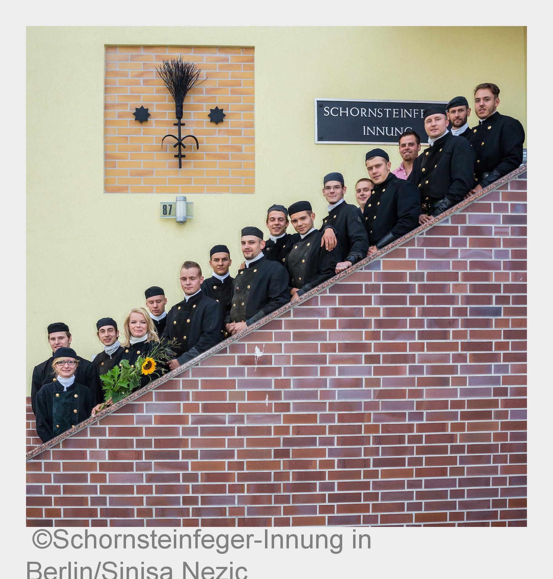Die neuen Gesellinnen und Gesellen (Bildquelle: Schornsteinfeger-Innung in Berlin/Sinisa Nezic)