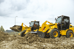 Die neuen Yanmar Kompakt-Radladerüberzeugen mit Leistungsstärke und kompakten Abmessungen. Die neuen Yanmar Kompakt-Radladerüberzeugen mit Leistungsstärke und kompakten Abmessungen.