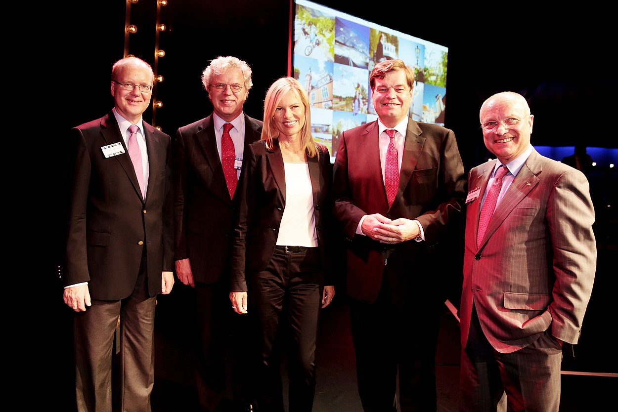 Teilnehmer der Podiumsdiskussion auf dem Parlamentarischen Abend, 10. September 2015, Berlin: (v.l.) Teilnehmer der Podiumsdiskussion auf dem Parlamentarischen Abend, 10. September 2015, Berlin: (v.l.)