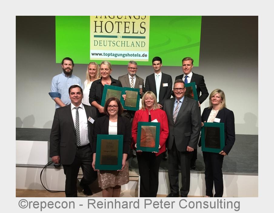 Glückliche Gewinner beim Wettbewerb"Beste Tagungshotels in Deutschland 2015" (Bildquelle: Glückliche Gewinner beim Wettbewerb"Beste Tagungshotels in Deutschland 2015" (Bildquelle: